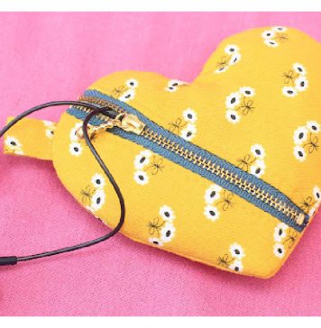 Heart Zipper Pouch Free Sewing Pattern and Video Tutorial